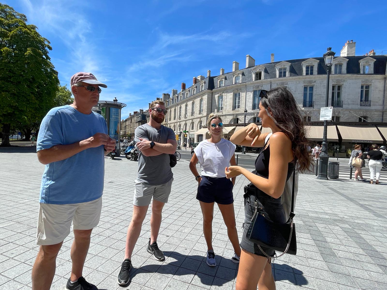 historical walking tour bordeaux